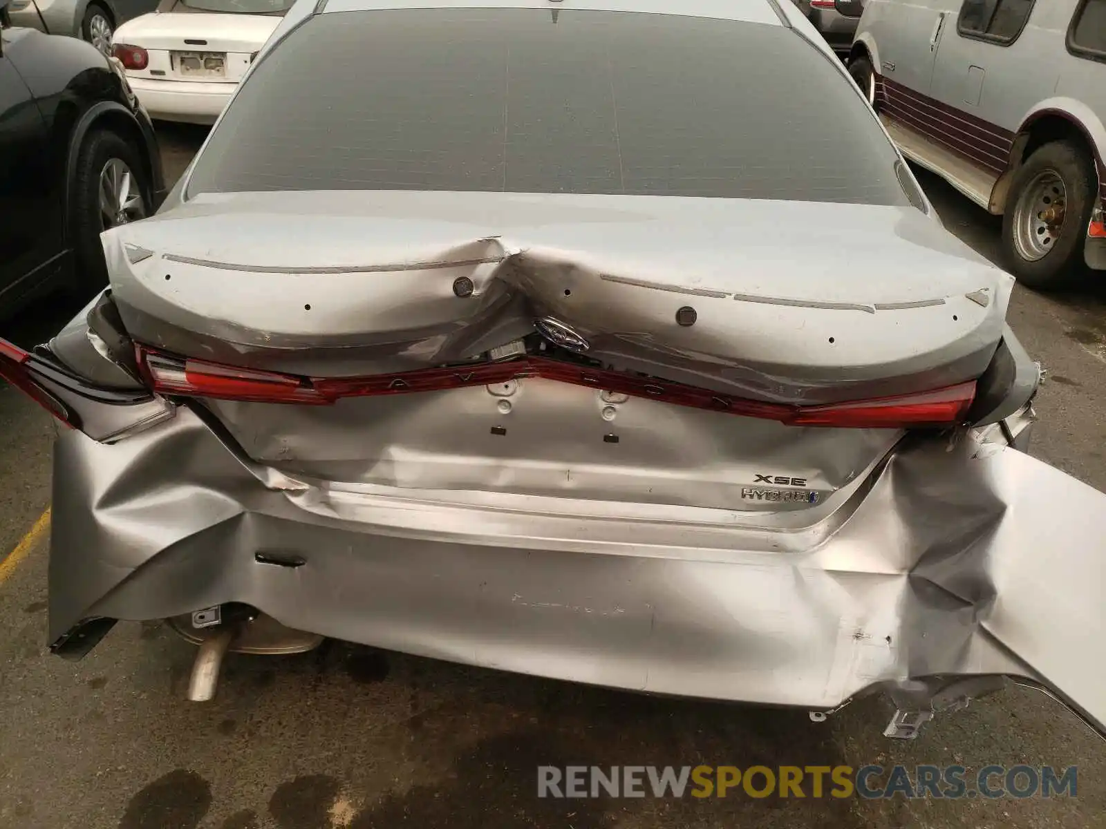 9 Photograph of a damaged car 4T1E21FB5LU016900 TOYOTA AVALON 2020