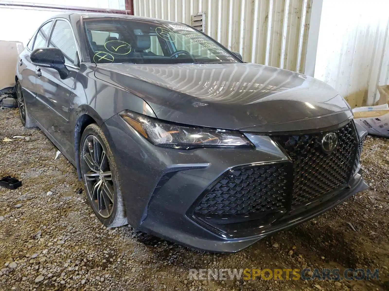 1 Photograph of a damaged car 4T1EZ1FB3LU047641 TOYOTA AVALON 2020