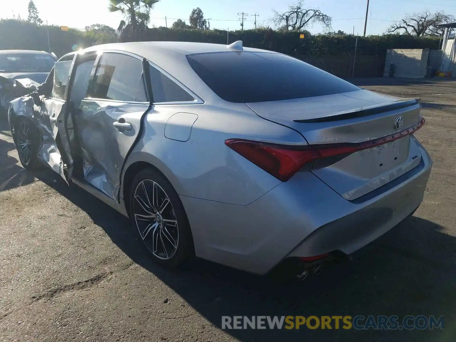 3 Photograph of a damaged car 4T1EZ1FBXLU047670 TOYOTA AVALON 2020