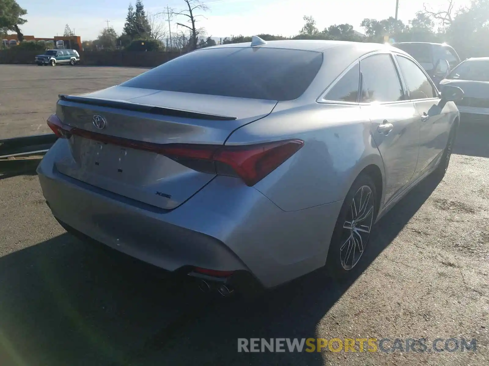 4 Photograph of a damaged car 4T1EZ1FBXLU047670 TOYOTA AVALON 2020