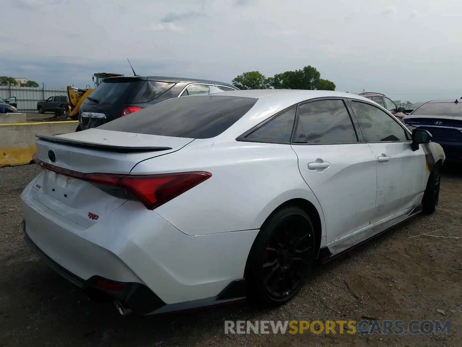 4 Photograph of a damaged car 4T1FZ1FB1LU044824 TOYOTA AVALON 2020