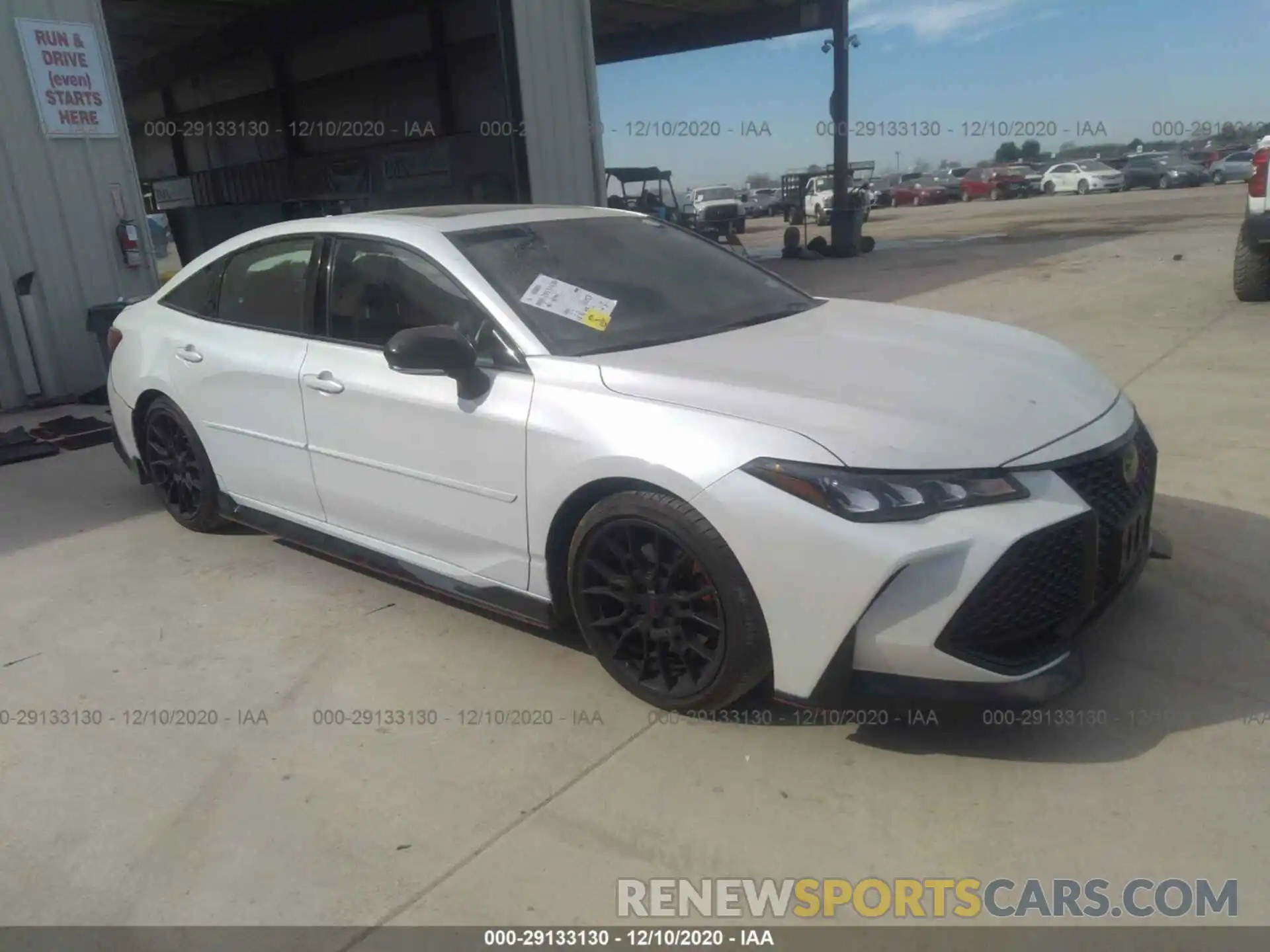 1 Photograph of a damaged car 4T1FZ1FB2LU039485 TOYOTA AVALON 2020