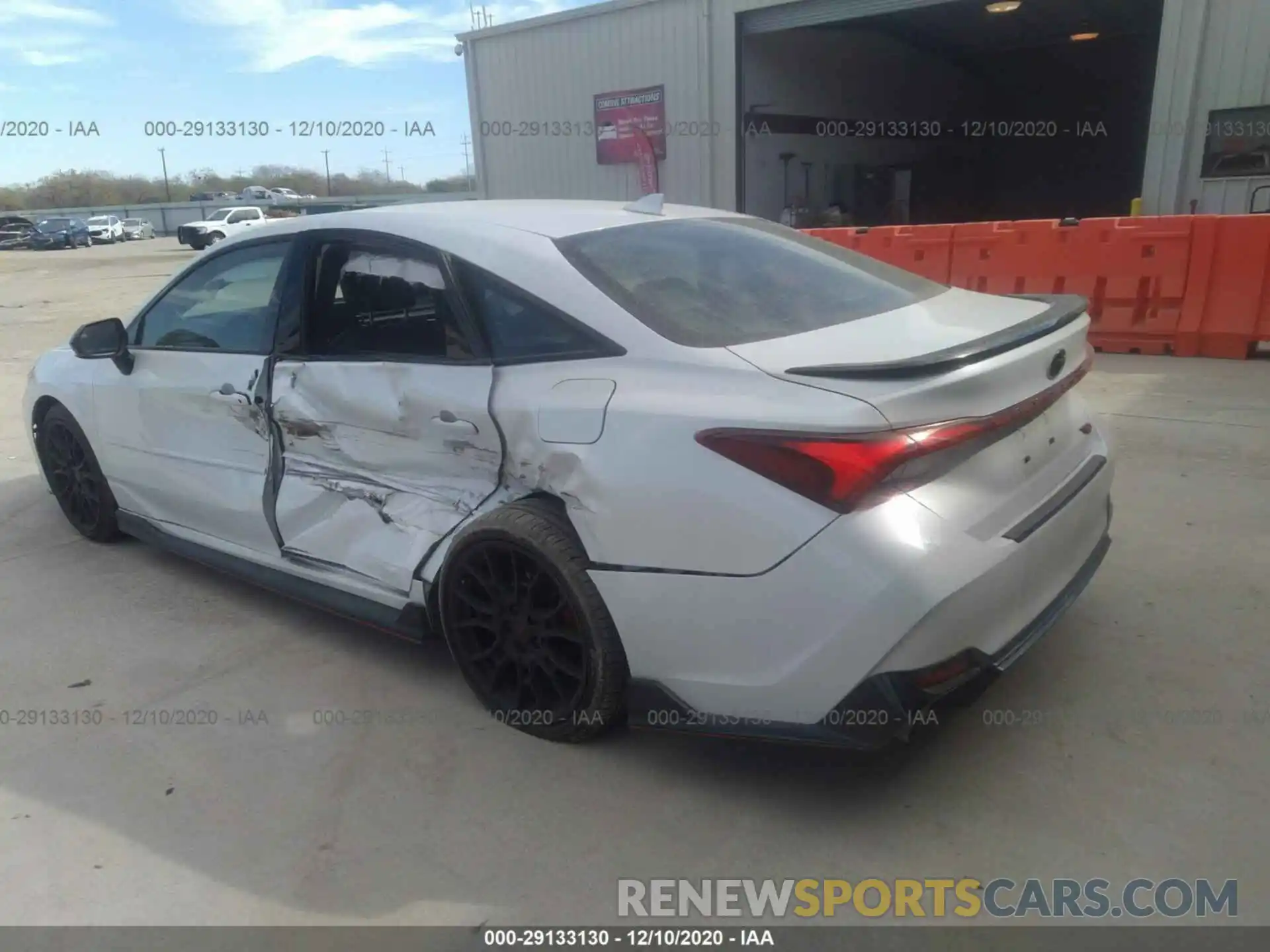 3 Photograph of a damaged car 4T1FZ1FB2LU039485 TOYOTA AVALON 2020