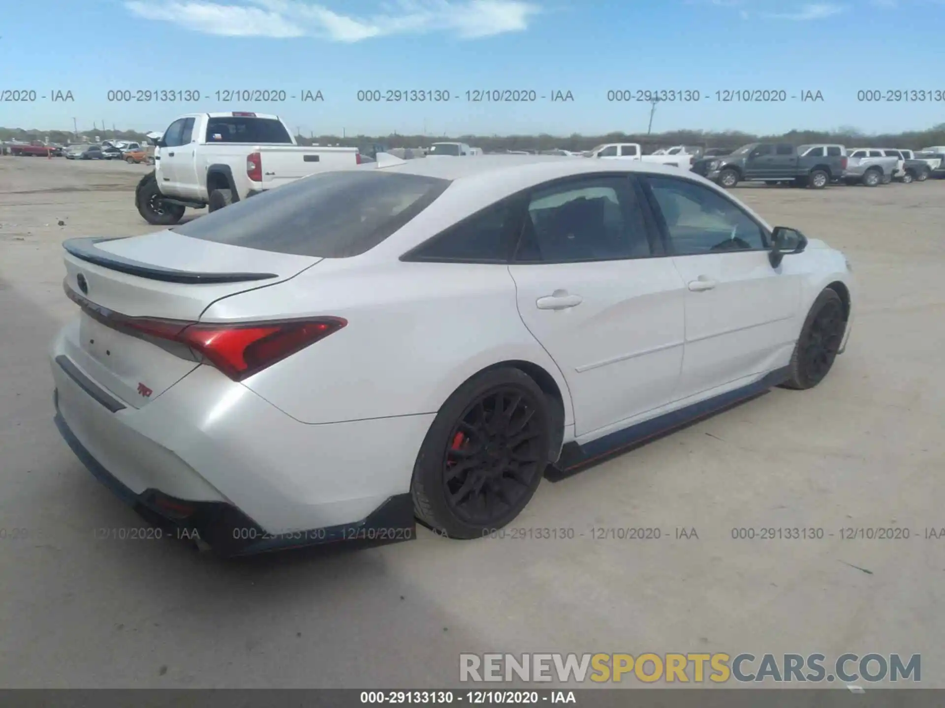 4 Photograph of a damaged car 4T1FZ1FB2LU039485 TOYOTA AVALON 2020