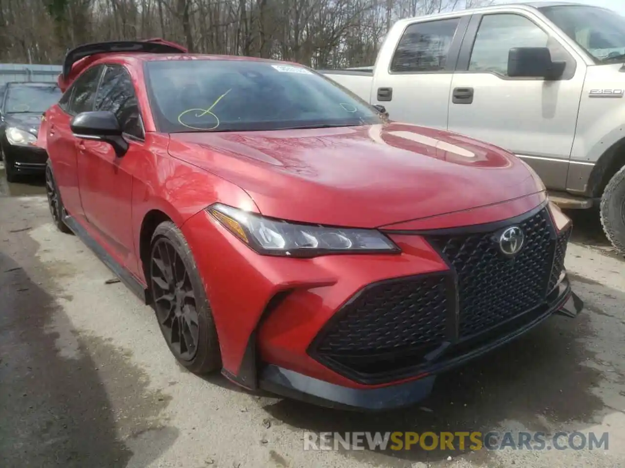 1 Photograph of a damaged car 4T1FZ1FB2LU056092 TOYOTA AVALON 2020