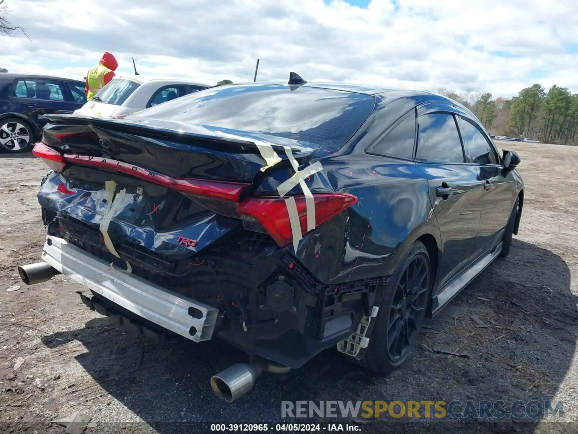 4 Photograph of a damaged car 4T1FZ1FB3LU049510 TOYOTA AVALON 2020