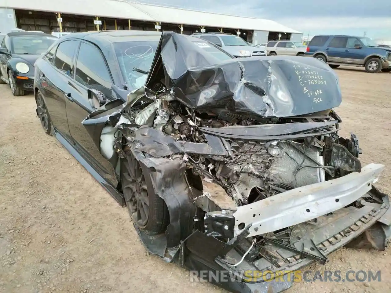 1 Photograph of a damaged car 4T1FZ1FB3LU053671 TOYOTA AVALON 2020