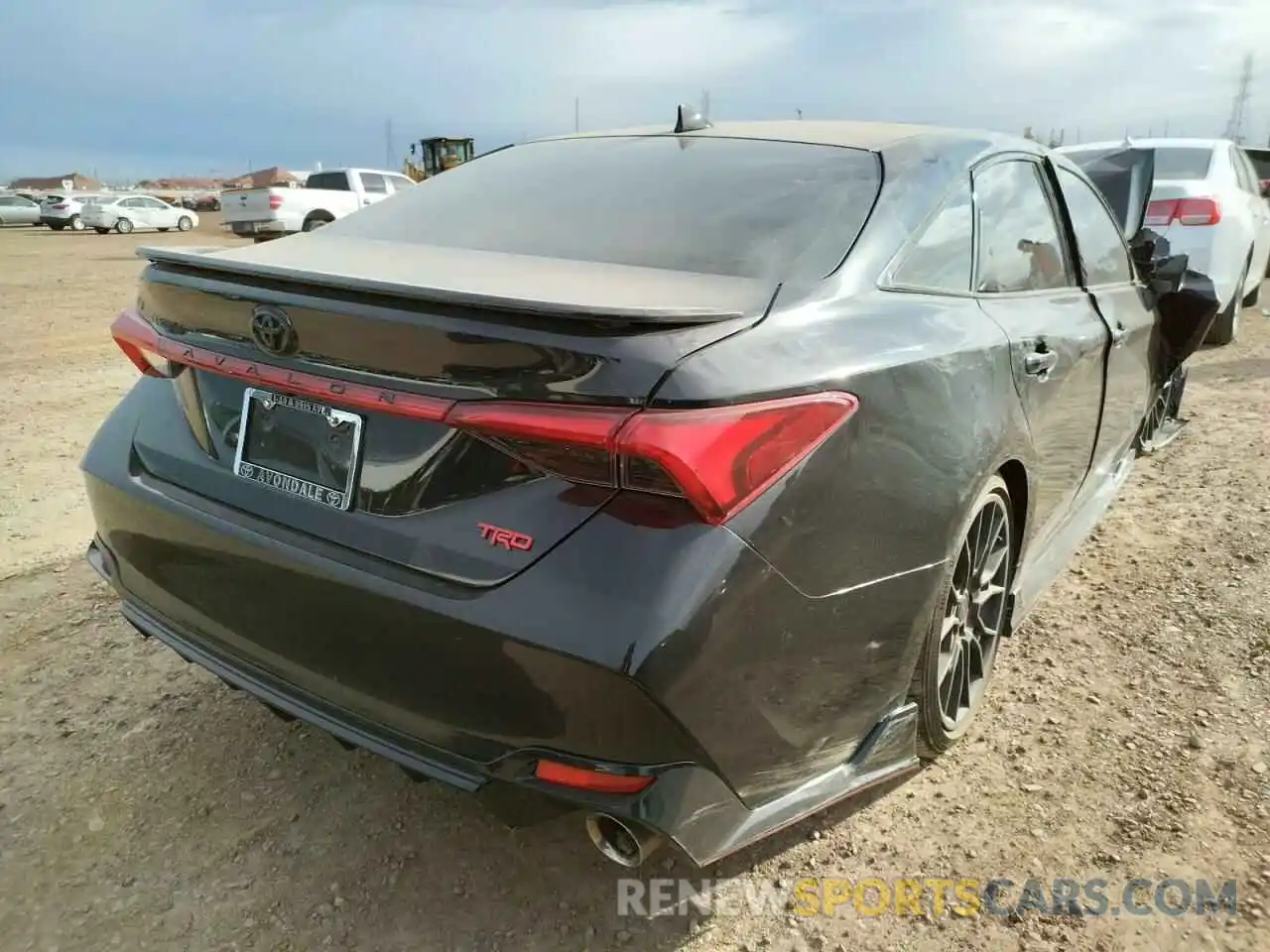 4 Photograph of a damaged car 4T1FZ1FB3LU053671 TOYOTA AVALON 2020