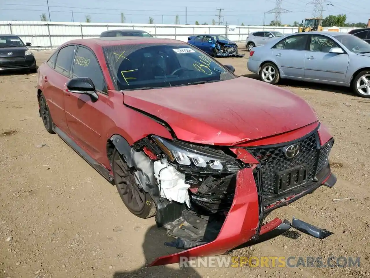 1 Photograph of a damaged car 4T1FZ1FB3LU056070 TOYOTA AVALON 2020