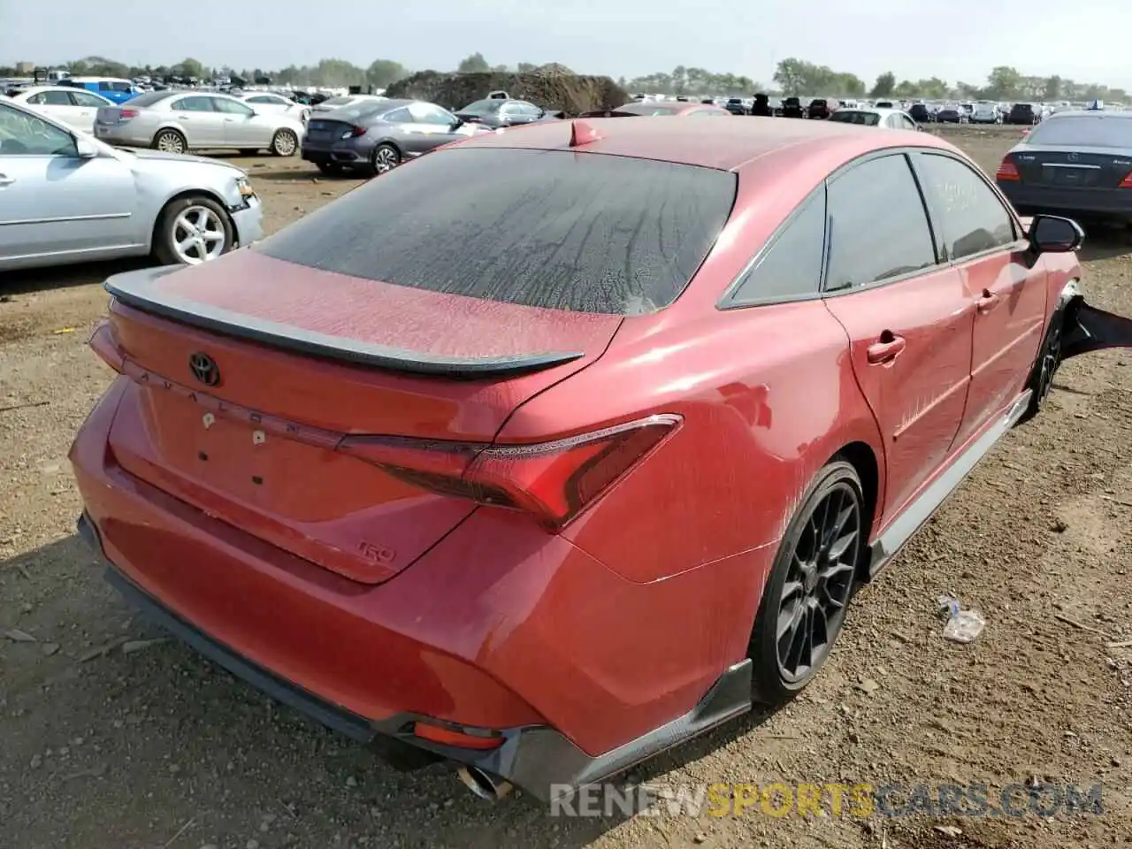 4 Photograph of a damaged car 4T1FZ1FB3LU056070 TOYOTA AVALON 2020