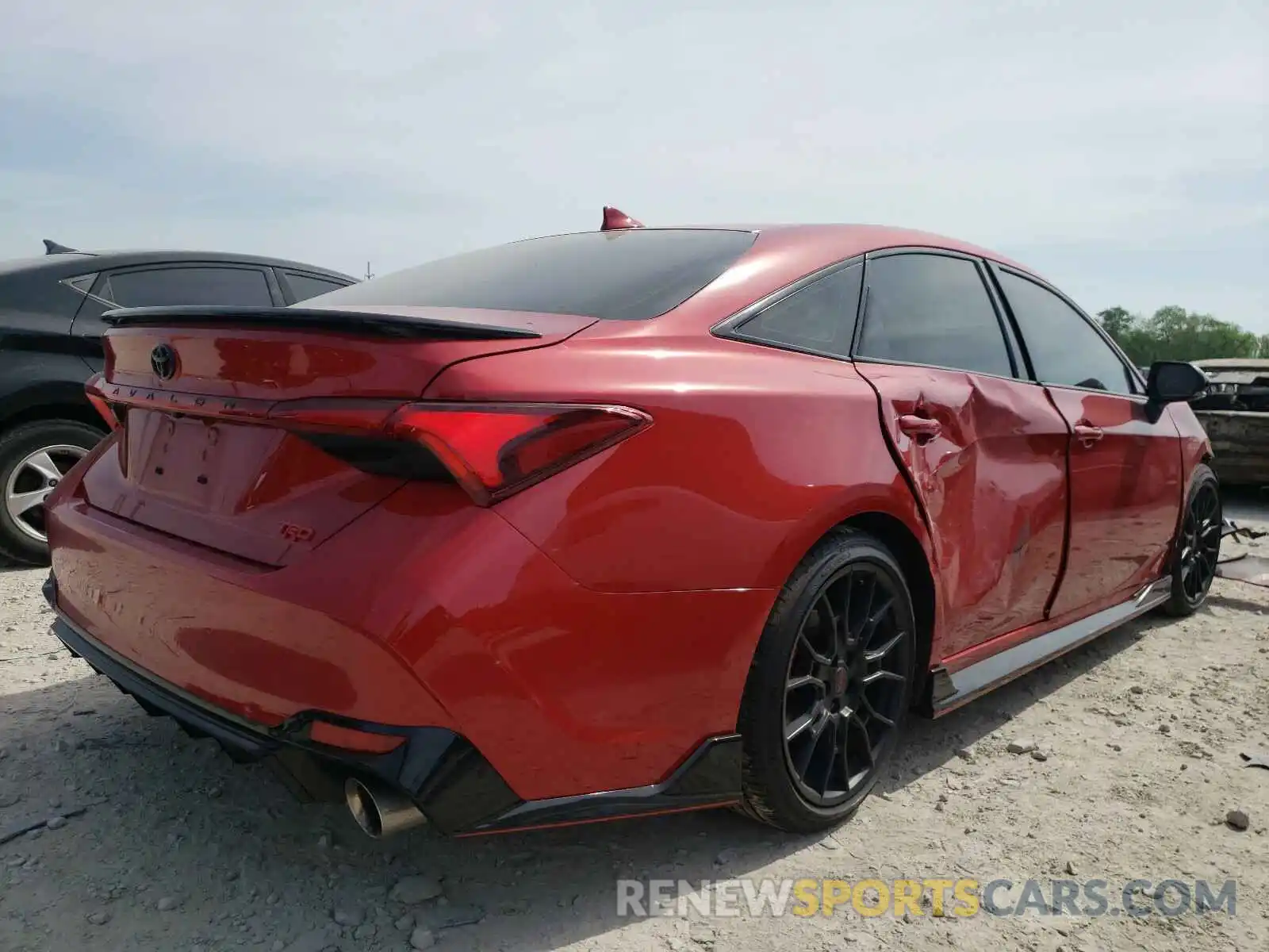 4 Photograph of a damaged car 4T1FZ1FB4LU042999 TOYOTA AVALON 2020