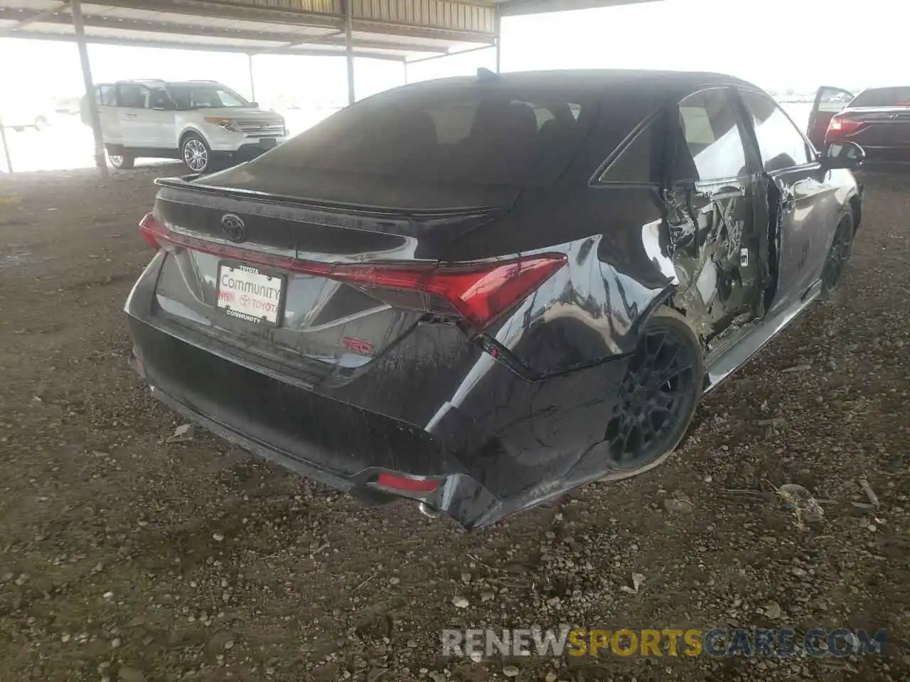 4 Photograph of a damaged car 4T1FZ1FB5LU038928 TOYOTA AVALON 2020