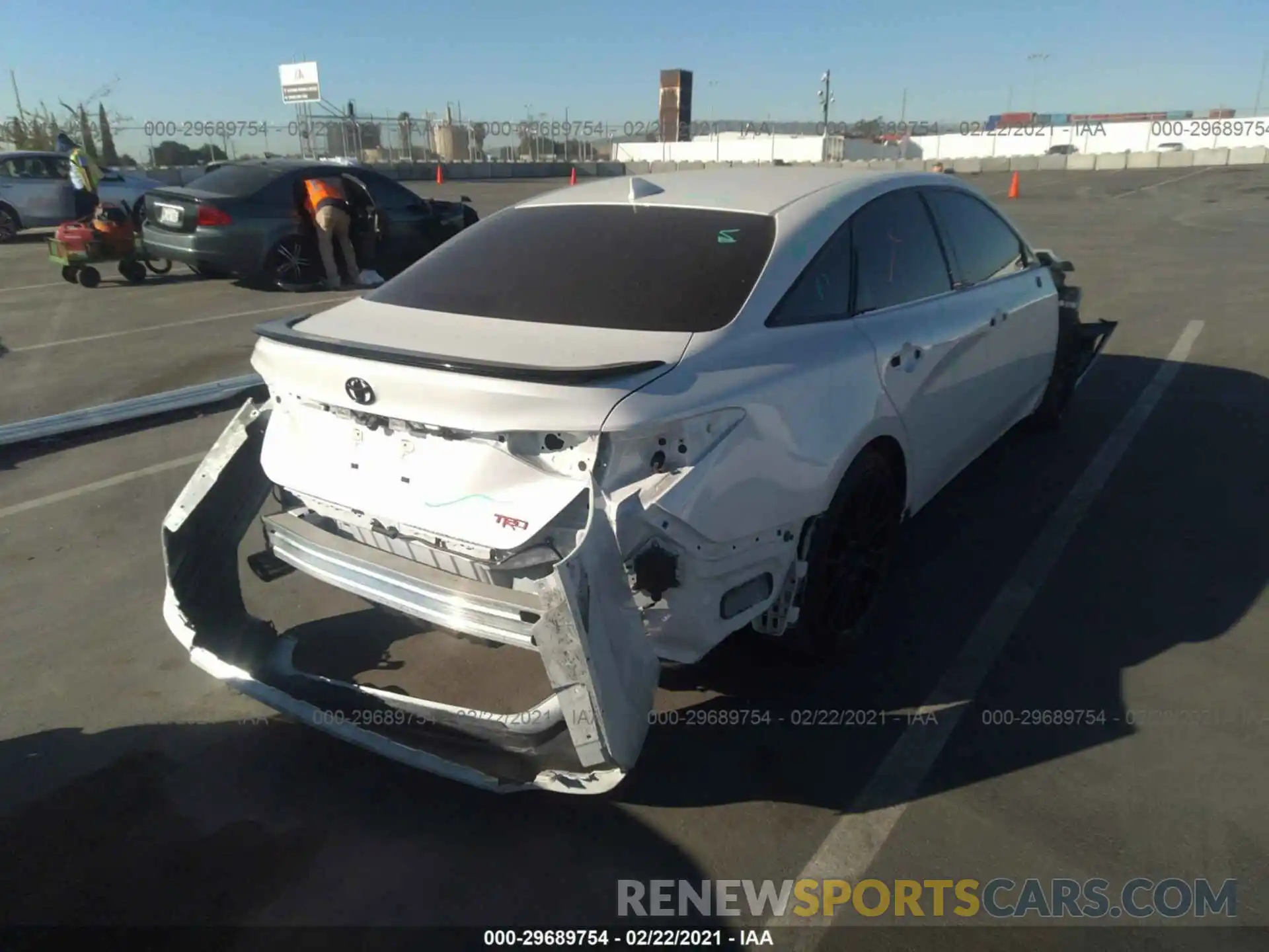 4 Photograph of a damaged car 4T1FZ1FB5LU047192 TOYOTA AVALON 2020