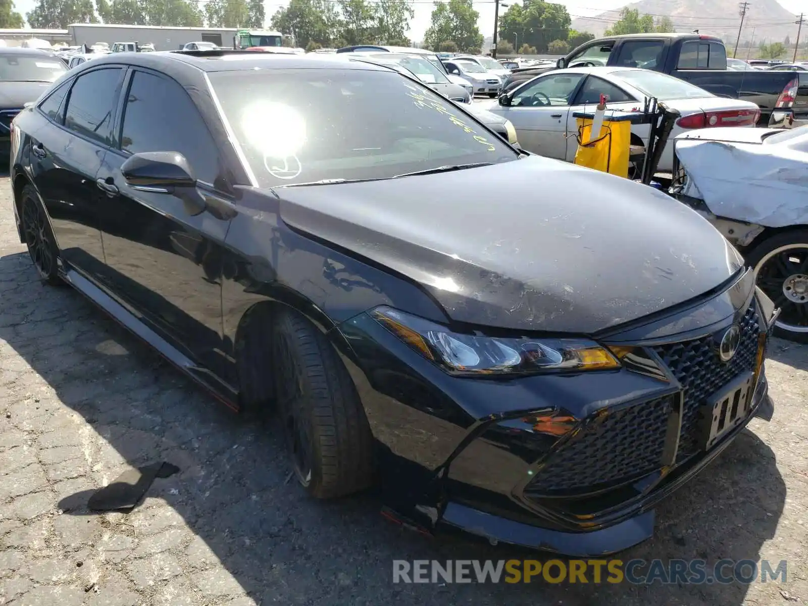 1 Photograph of a damaged car 4T1FZ1FB5LU047371 TOYOTA AVALON 2020