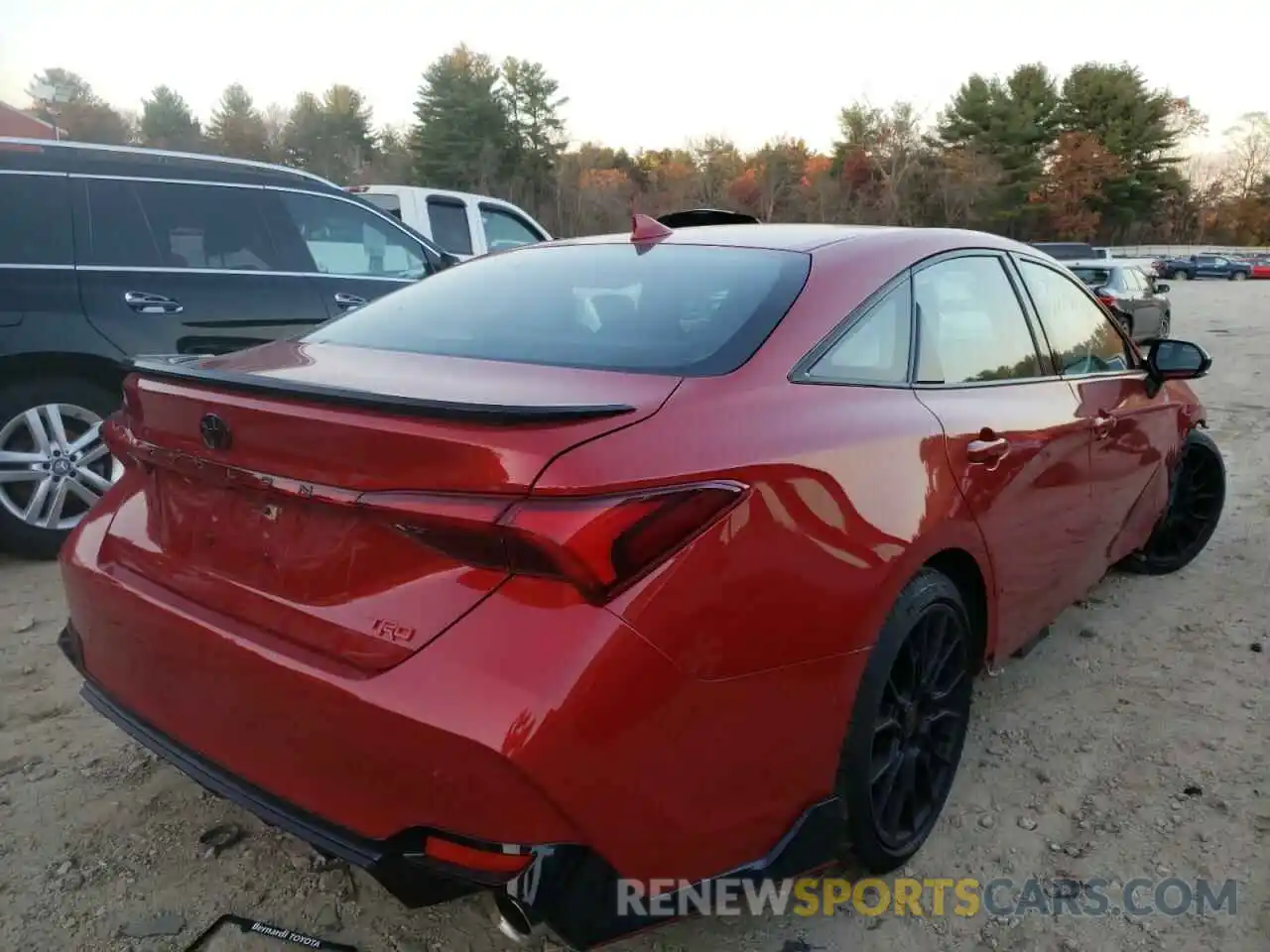 4 Photograph of a damaged car 4T1FZ1FB5LU050030 TOYOTA AVALON 2020