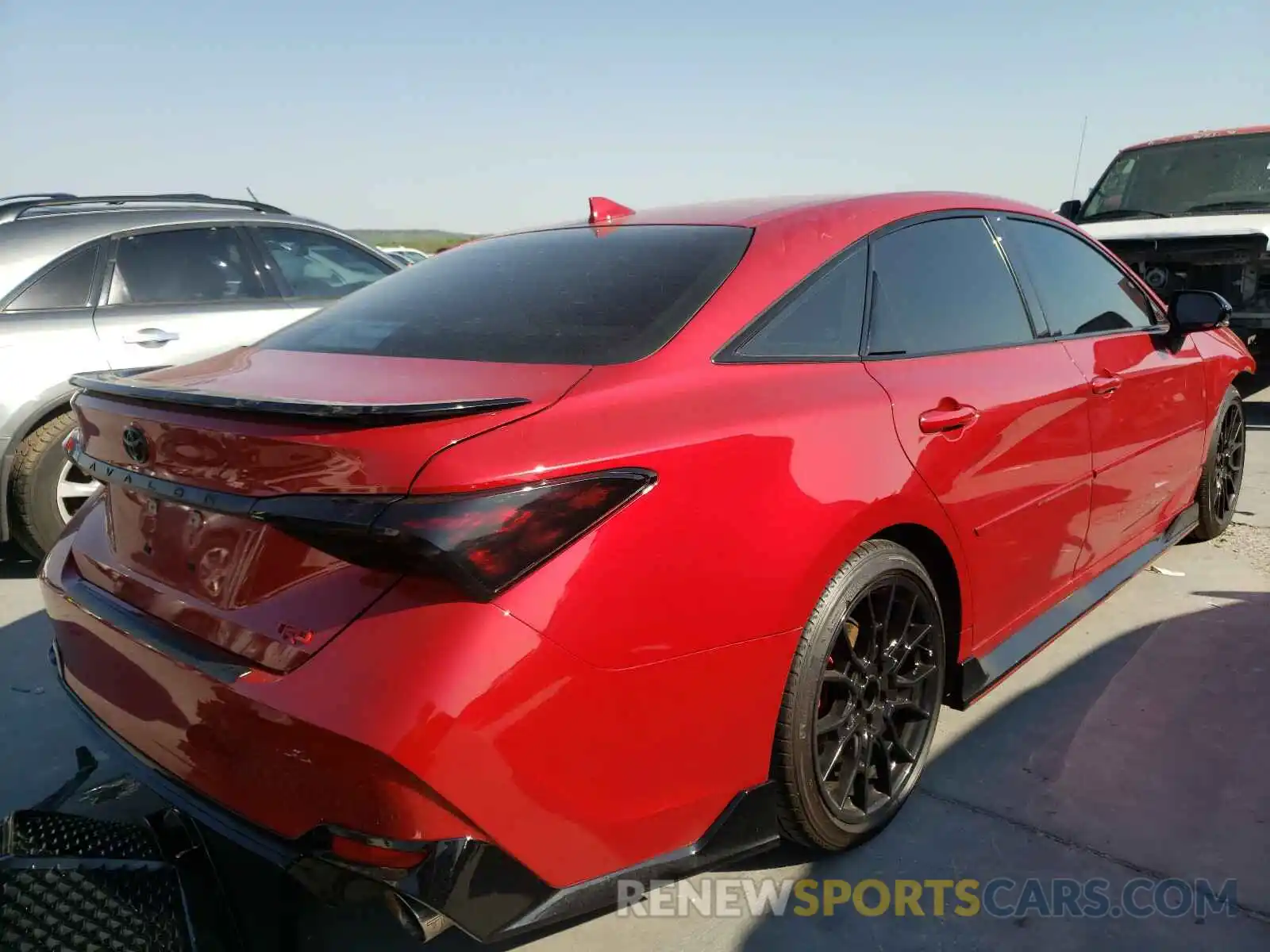 4 Photograph of a damaged car 4T1FZ1FB6LU052854 TOYOTA AVALON 2020