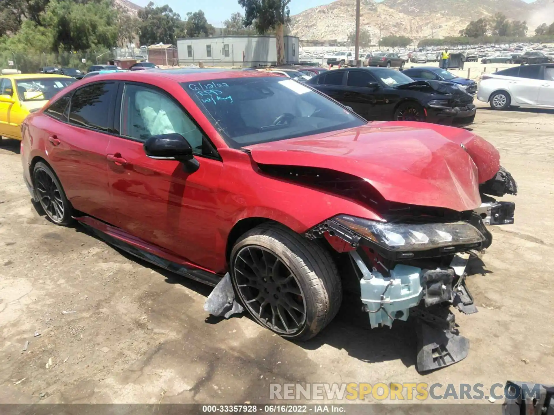 1 Photograph of a damaged car 4T1FZ1FB7LU050322 TOYOTA AVALON 2020