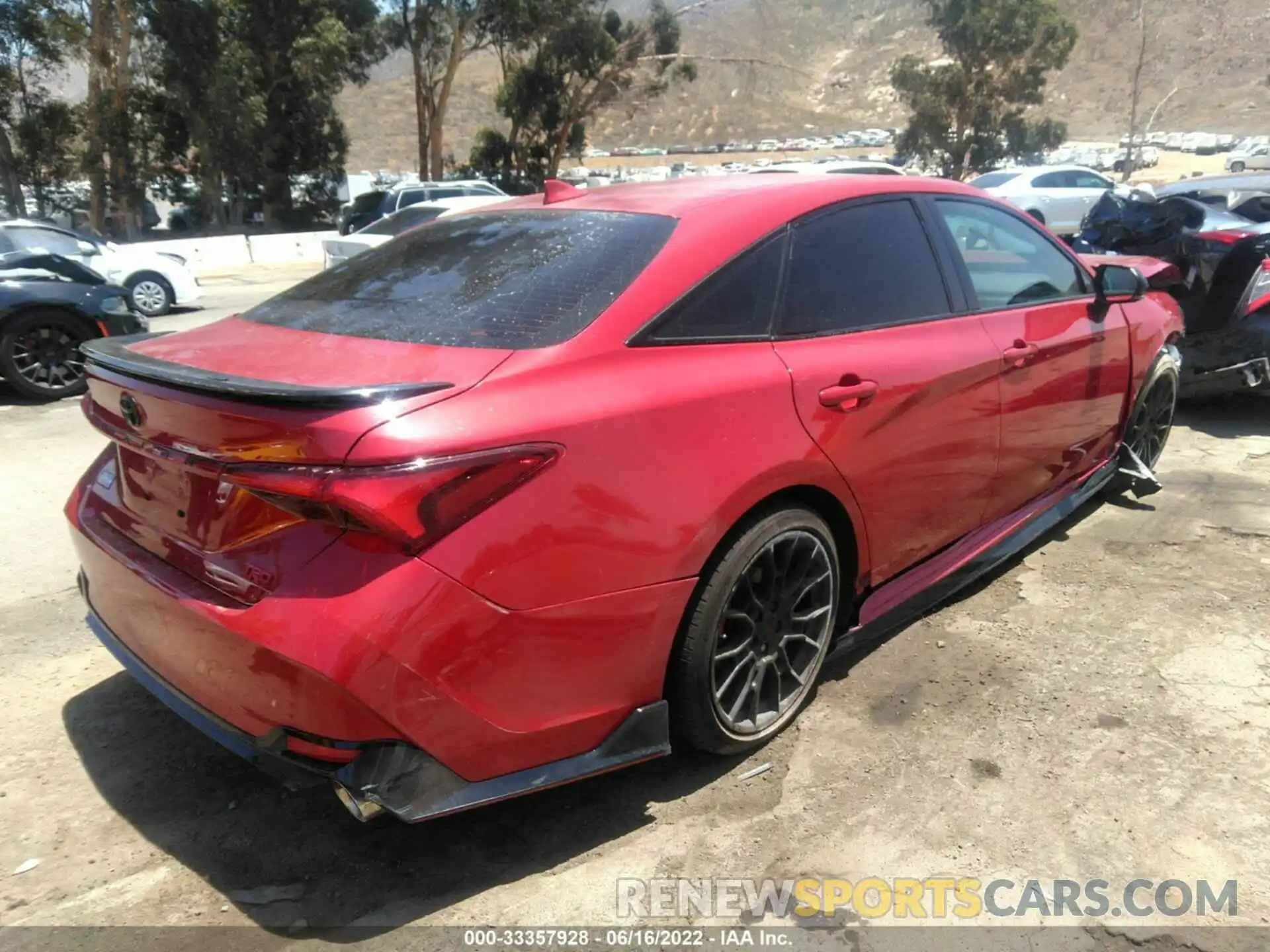 4 Photograph of a damaged car 4T1FZ1FB7LU050322 TOYOTA AVALON 2020