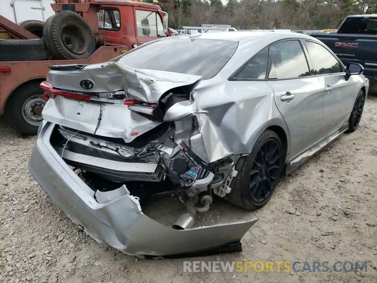 4 Photograph of a damaged car 4T1FZ1FB8LU045999 TOYOTA AVALON 2020