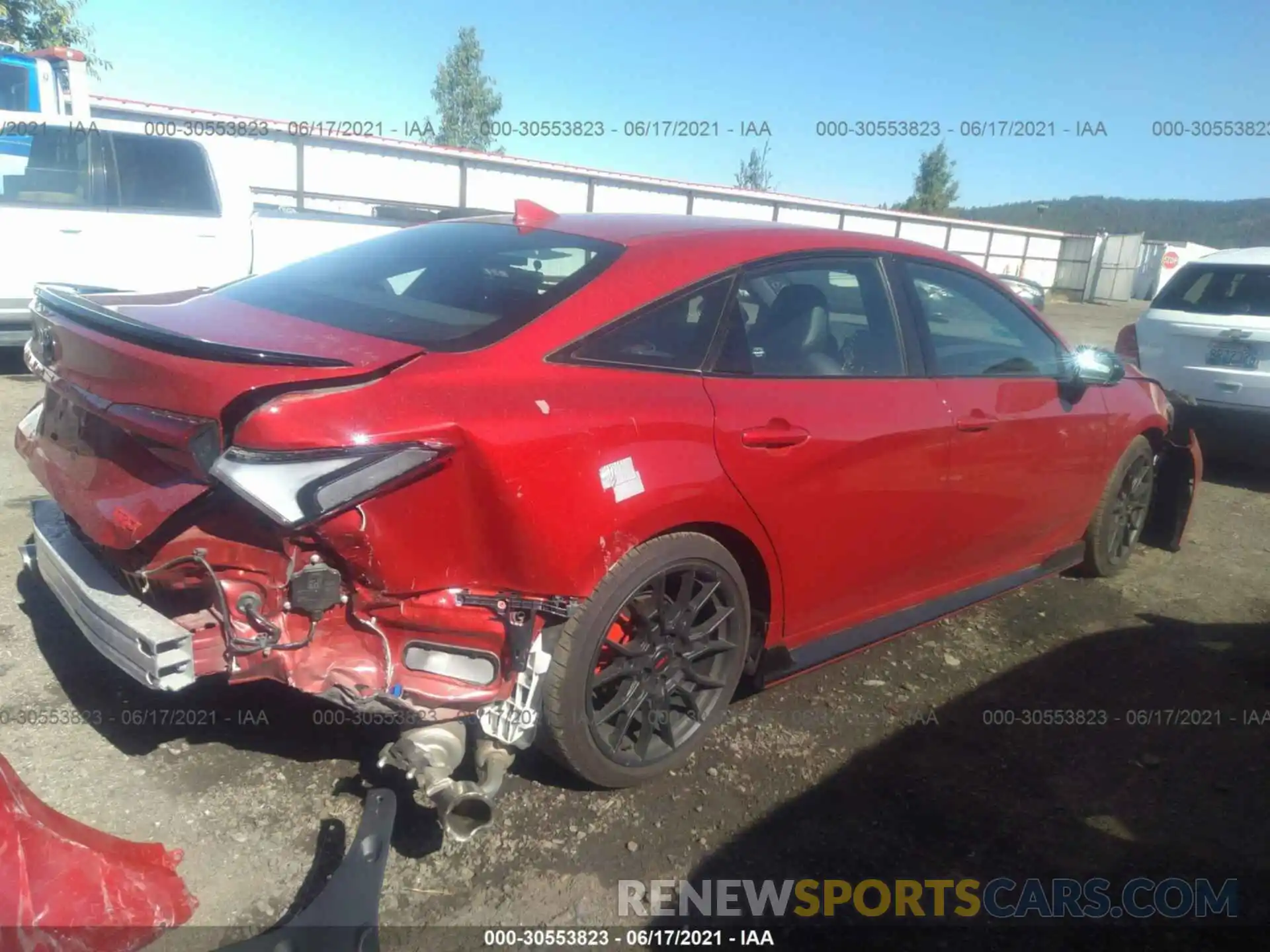 4 Photograph of a damaged car 4T1FZ1FB8LU053343 TOYOTA AVALON 2020