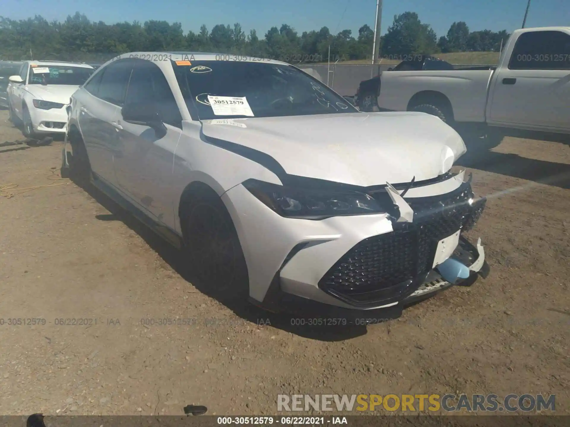 1 Photograph of a damaged car 4T1FZ1FB9LU047082 TOYOTA AVALON 2020