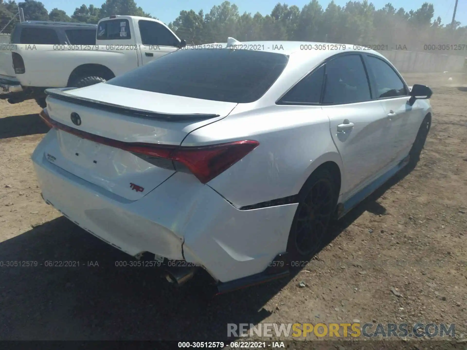 4 Photograph of a damaged car 4T1FZ1FB9LU047082 TOYOTA AVALON 2020