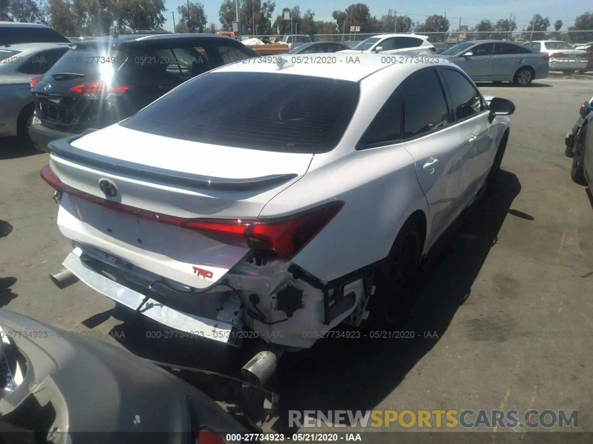 4 Photograph of a damaged car 4T1FZ1FBXLU043932 TOYOTA AVALON 2020