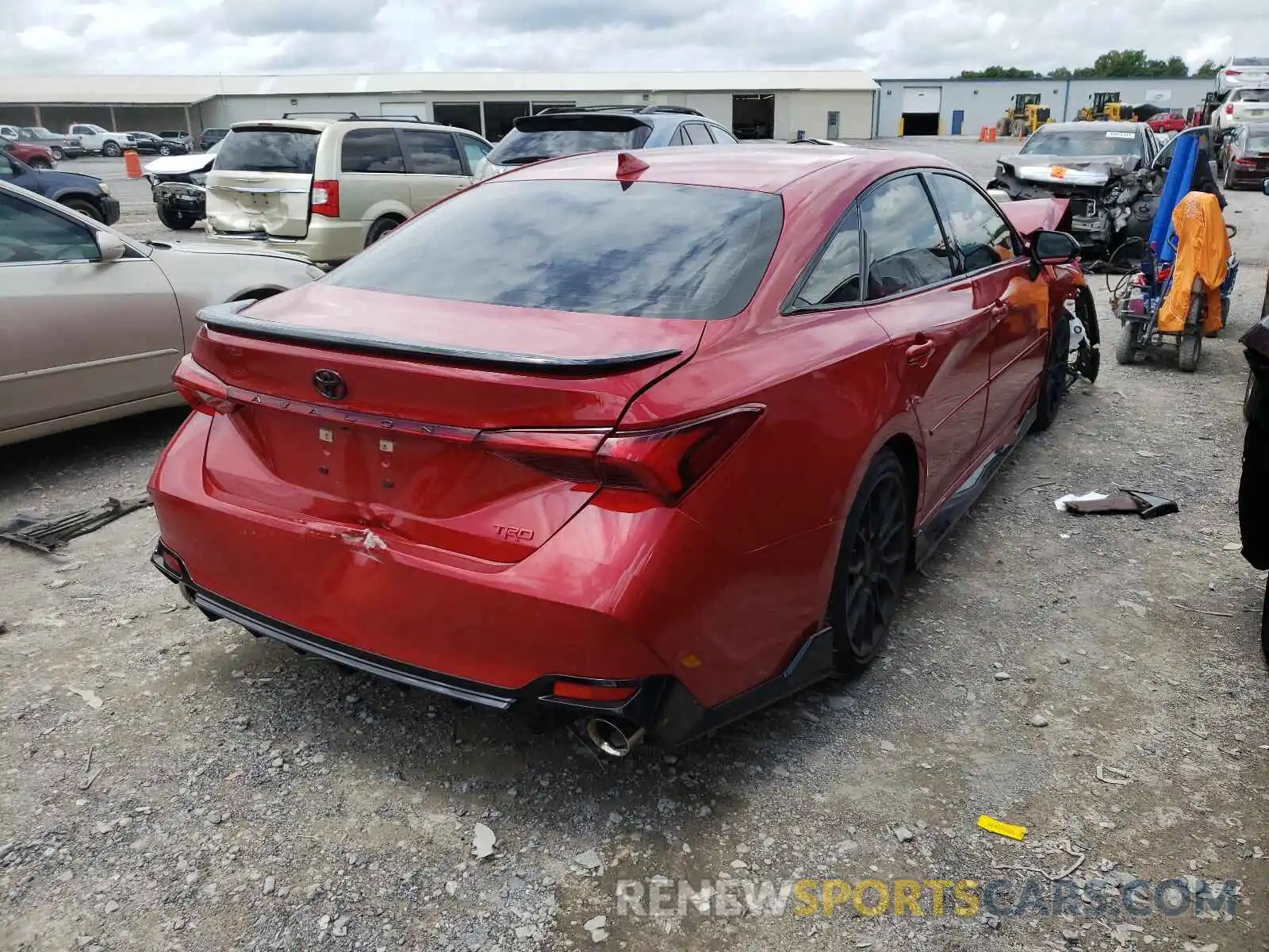 4 Photograph of a damaged car 4T1FZ1FBXLU055076 TOYOTA AVALON 2020