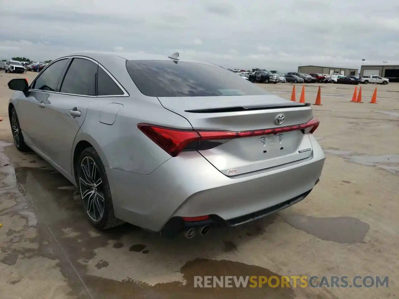 3 Photograph of a damaged car 4T1GZ1FBXLU046740 TOYOTA AVALON 2020