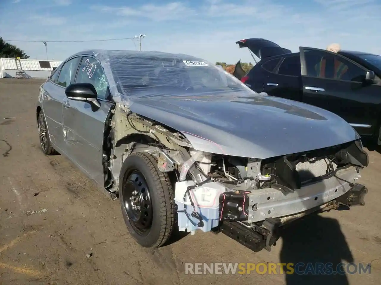 1 Photograph of a damaged car 4T1HZ1FB6LU040146 TOYOTA AVALON 2020