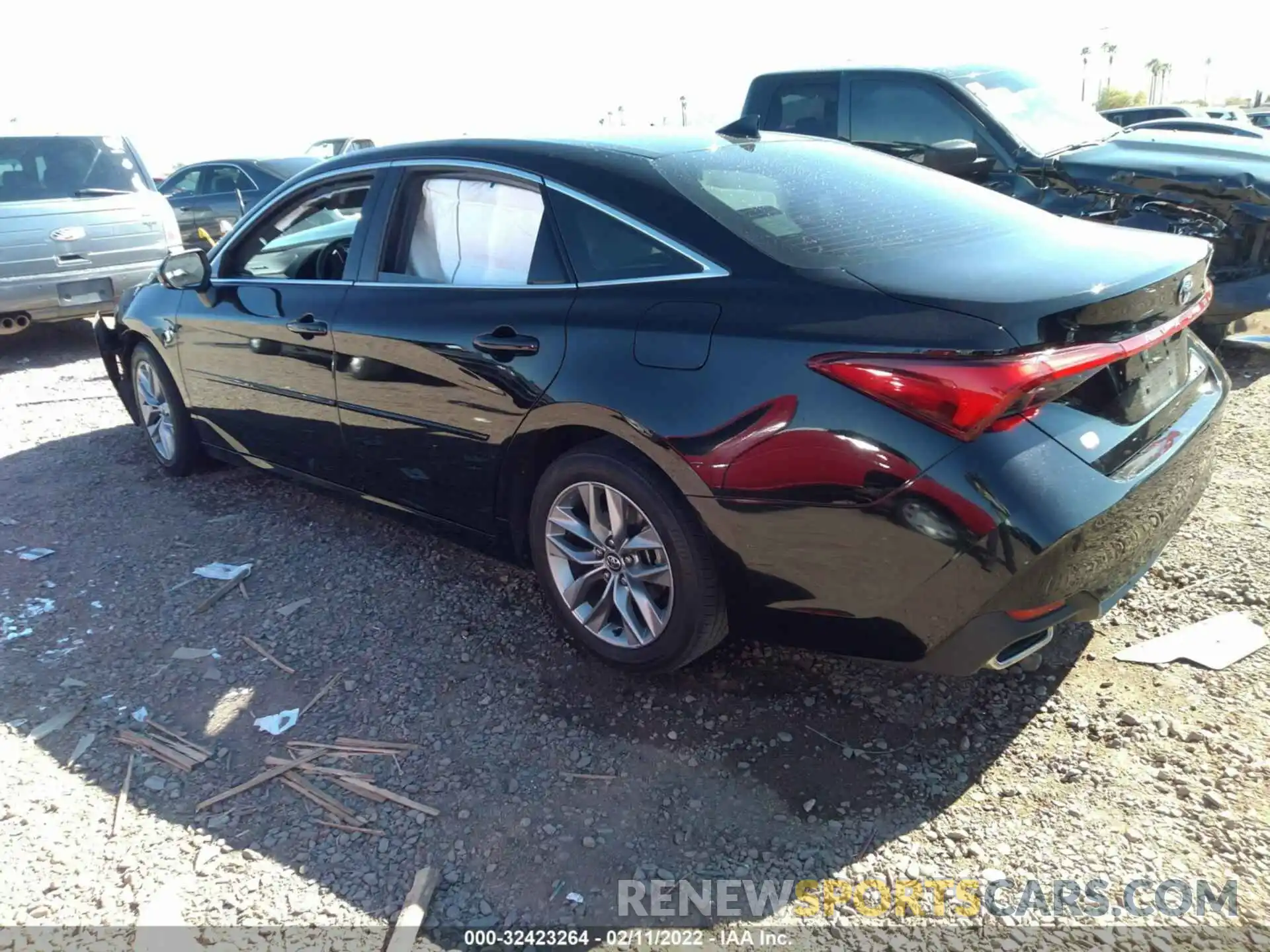 3 Photograph of a damaged car 4T1JZ1FB0LU040452 TOYOTA AVALON 2020