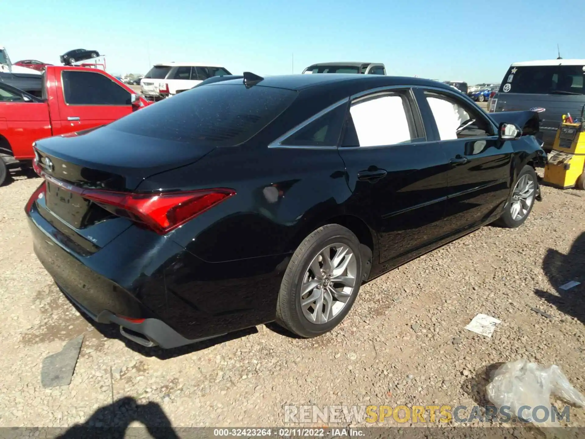 4 Photograph of a damaged car 4T1JZ1FB0LU040452 TOYOTA AVALON 2020