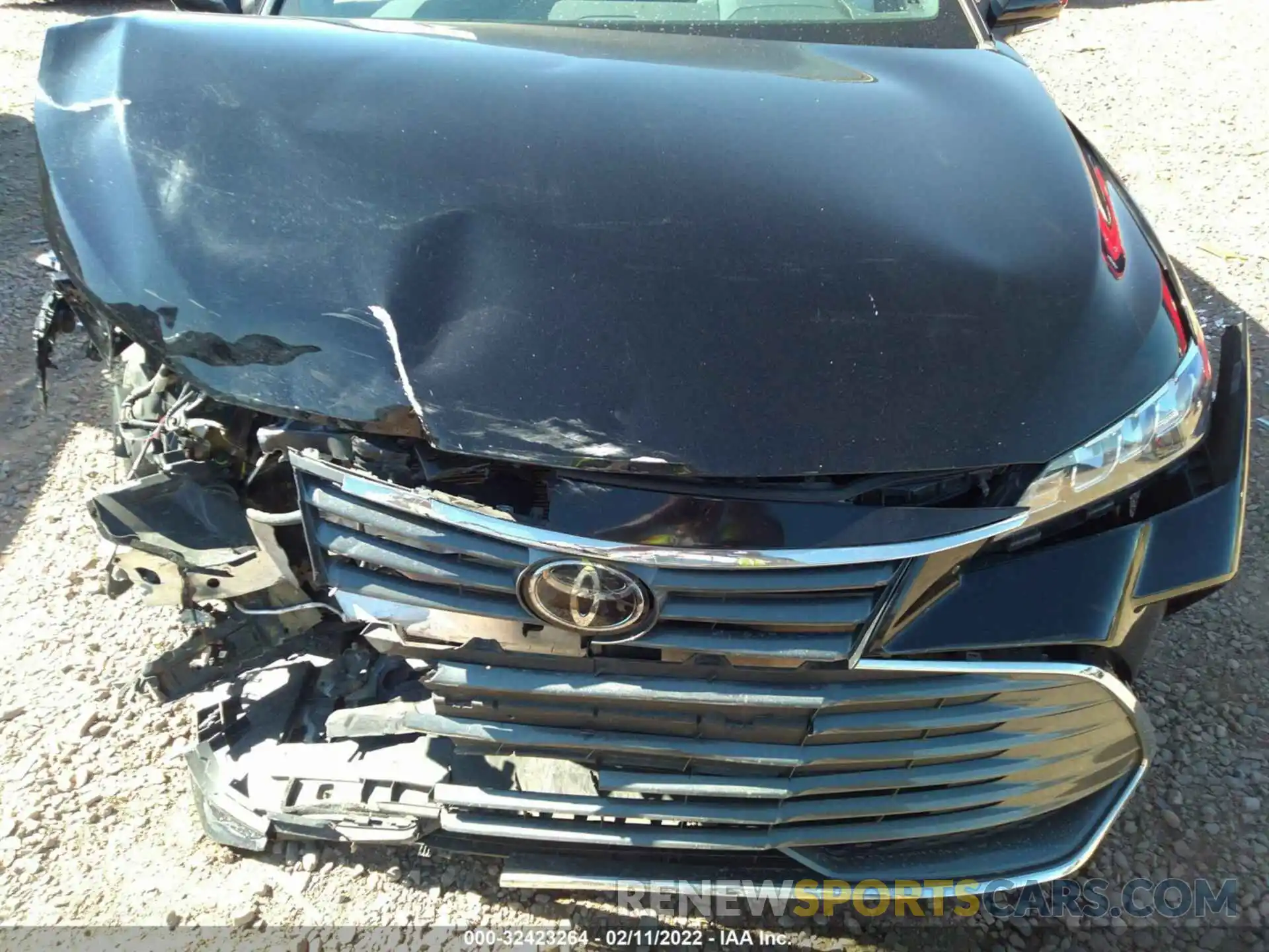 6 Photograph of a damaged car 4T1JZ1FB0LU040452 TOYOTA AVALON 2020