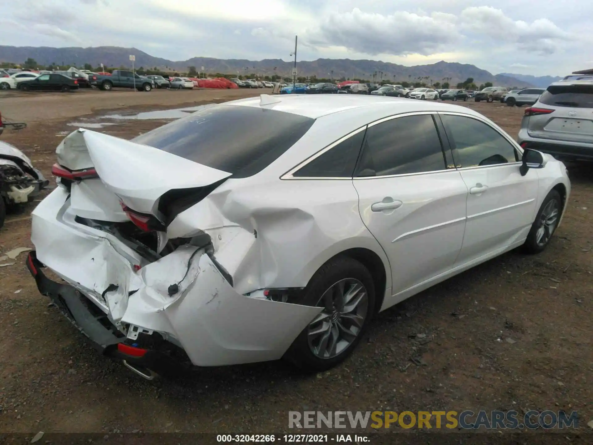 4 Photograph of a damaged car 4T1JZ1FB0LU048549 TOYOTA AVALON 2020