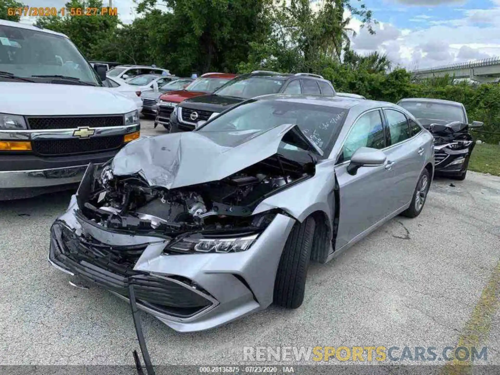 9 Photograph of a damaged car 4T1JZ1FB0LU050995 TOYOTA AVALON 2020