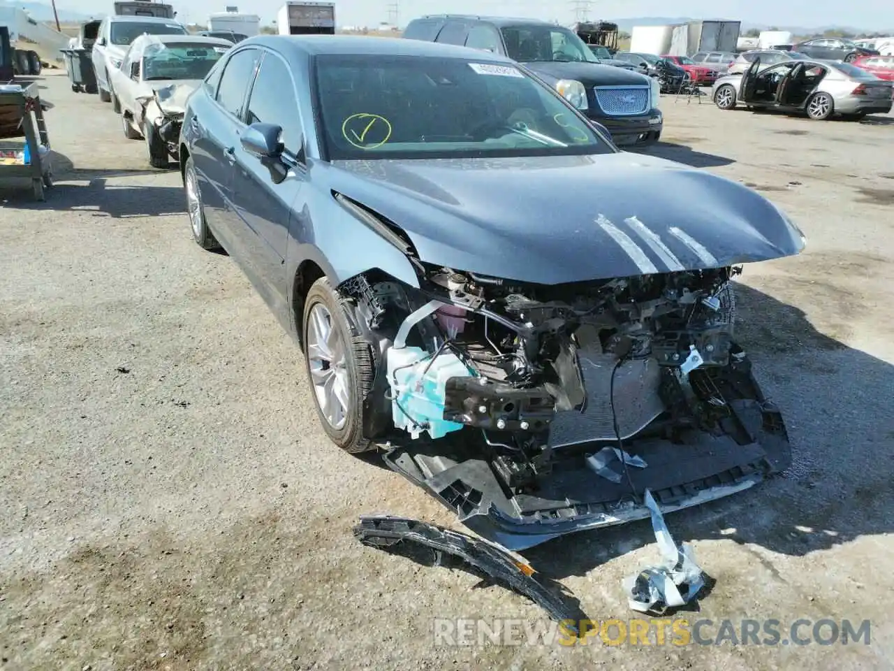 1 Photograph of a damaged car 4T1JZ1FB1LU055283 TOYOTA AVALON 2020