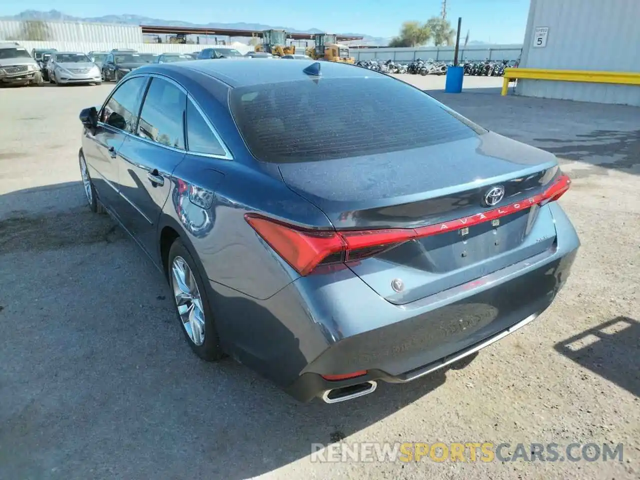 3 Photograph of a damaged car 4T1JZ1FB1LU055283 TOYOTA AVALON 2020