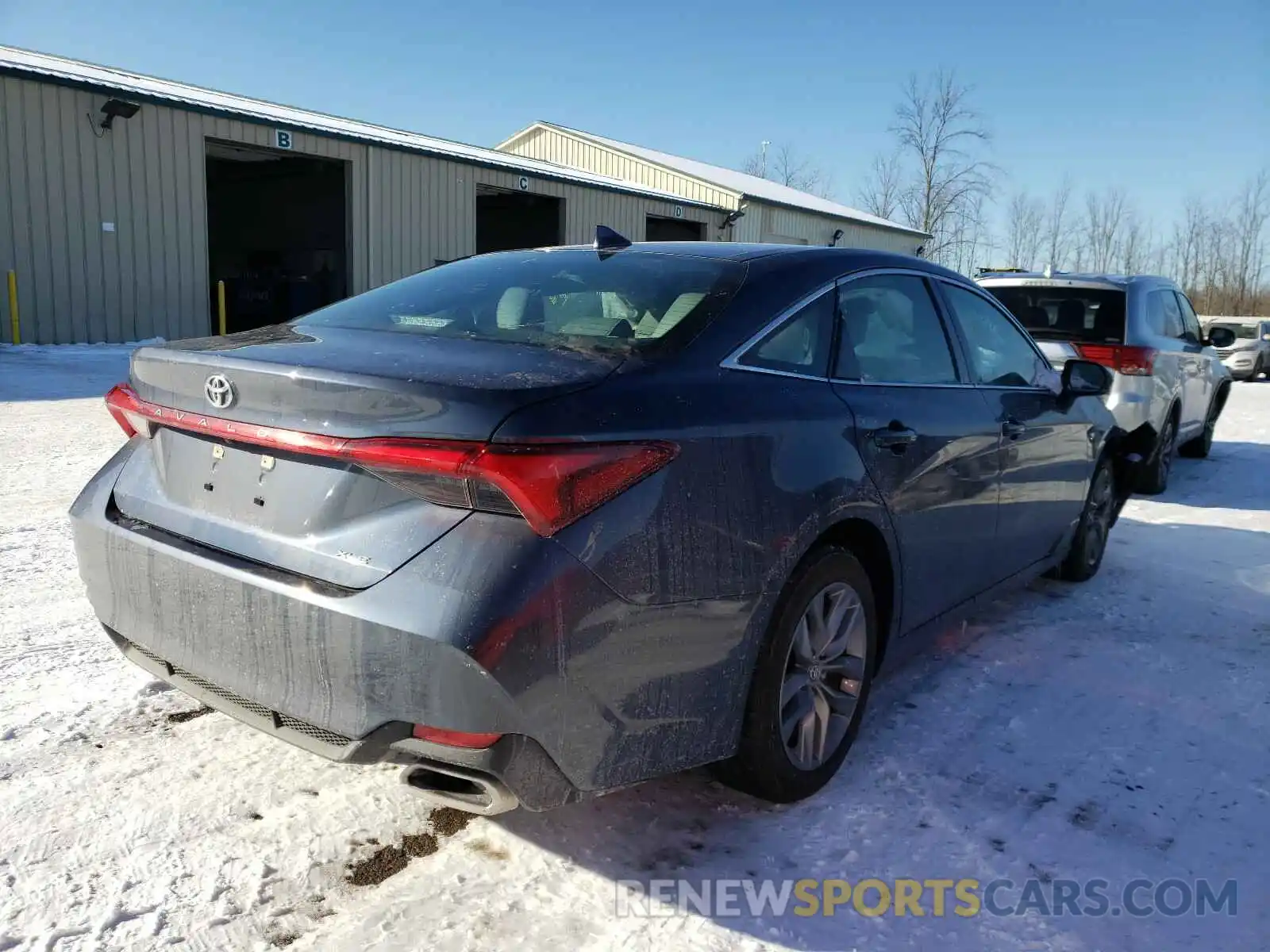 4 Photograph of a damaged car 4T1JZ1FB2LU051355 TOYOTA AVALON 2020