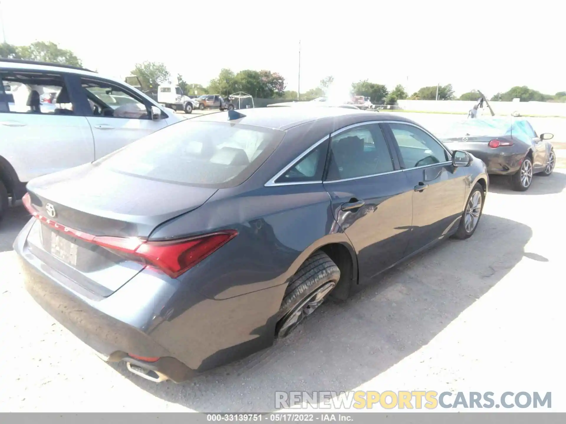 4 Photograph of a damaged car 4T1JZ1FB3LU050473 TOYOTA AVALON 2020