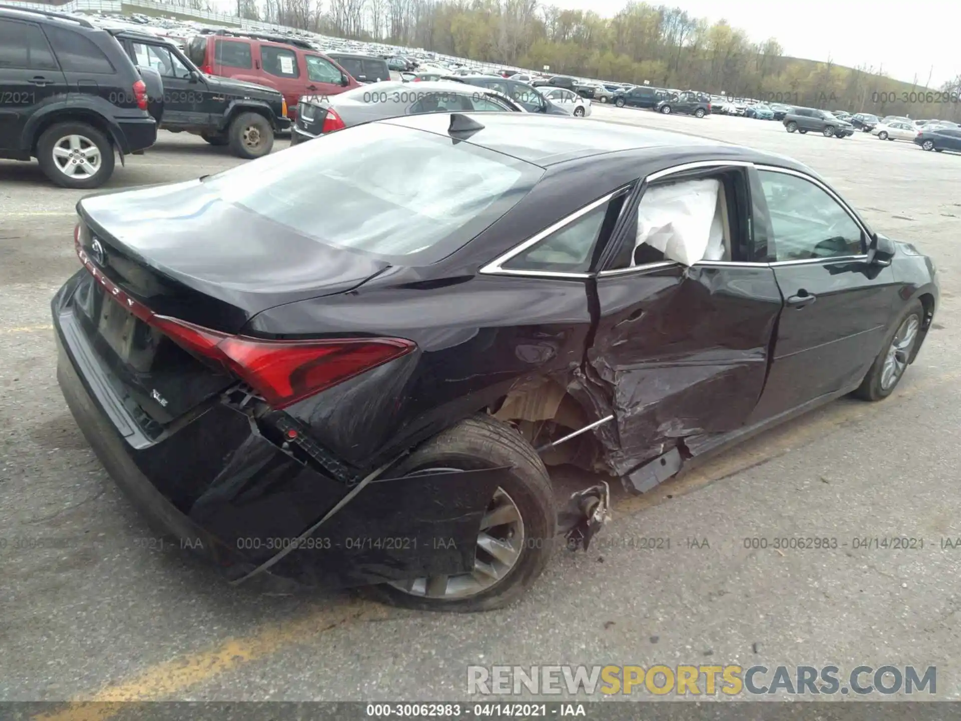 4 Photograph of a damaged car 4T1JZ1FB4LU046139 TOYOTA AVALON 2020