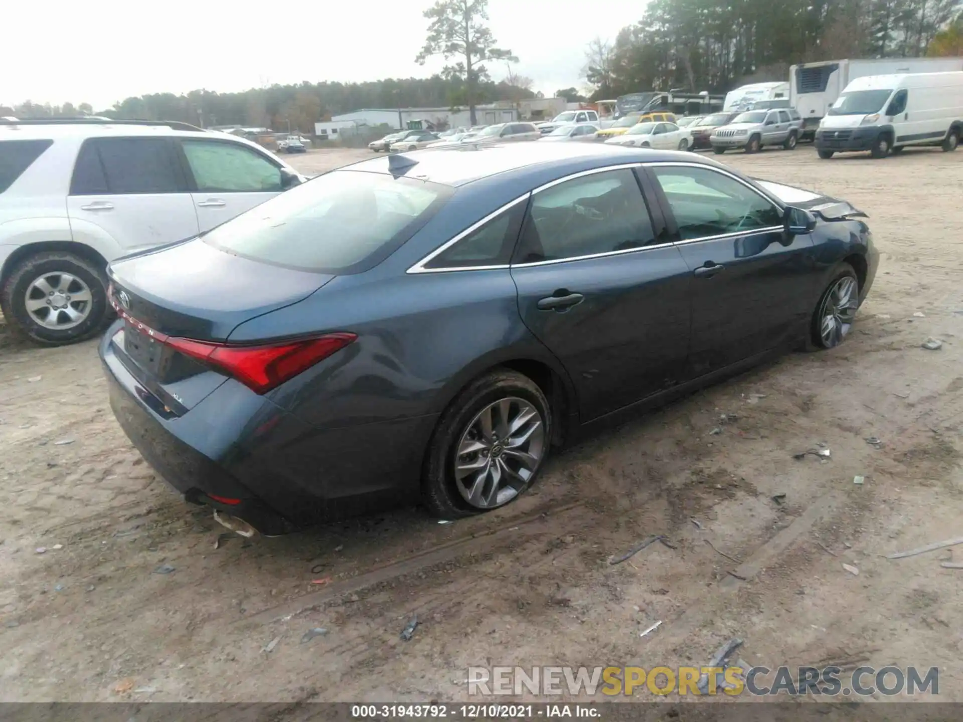 4 Photograph of a damaged car 4T1JZ1FB5LU055707 TOYOTA AVALON 2020