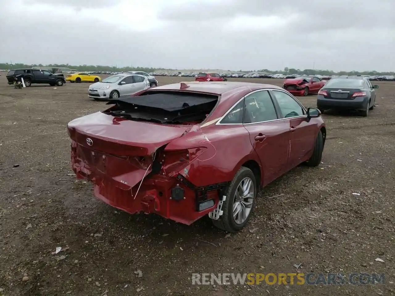 4 Photograph of a damaged car 4T1JZ1FB6LU054324 TOYOTA AVALON 2020