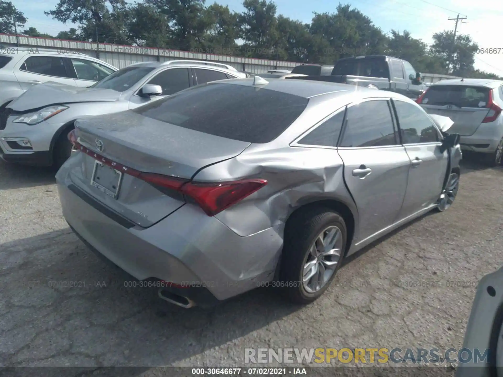 4 Photograph of a damaged car 4T1JZ1FB6LU055750 TOYOTA AVALON 2020