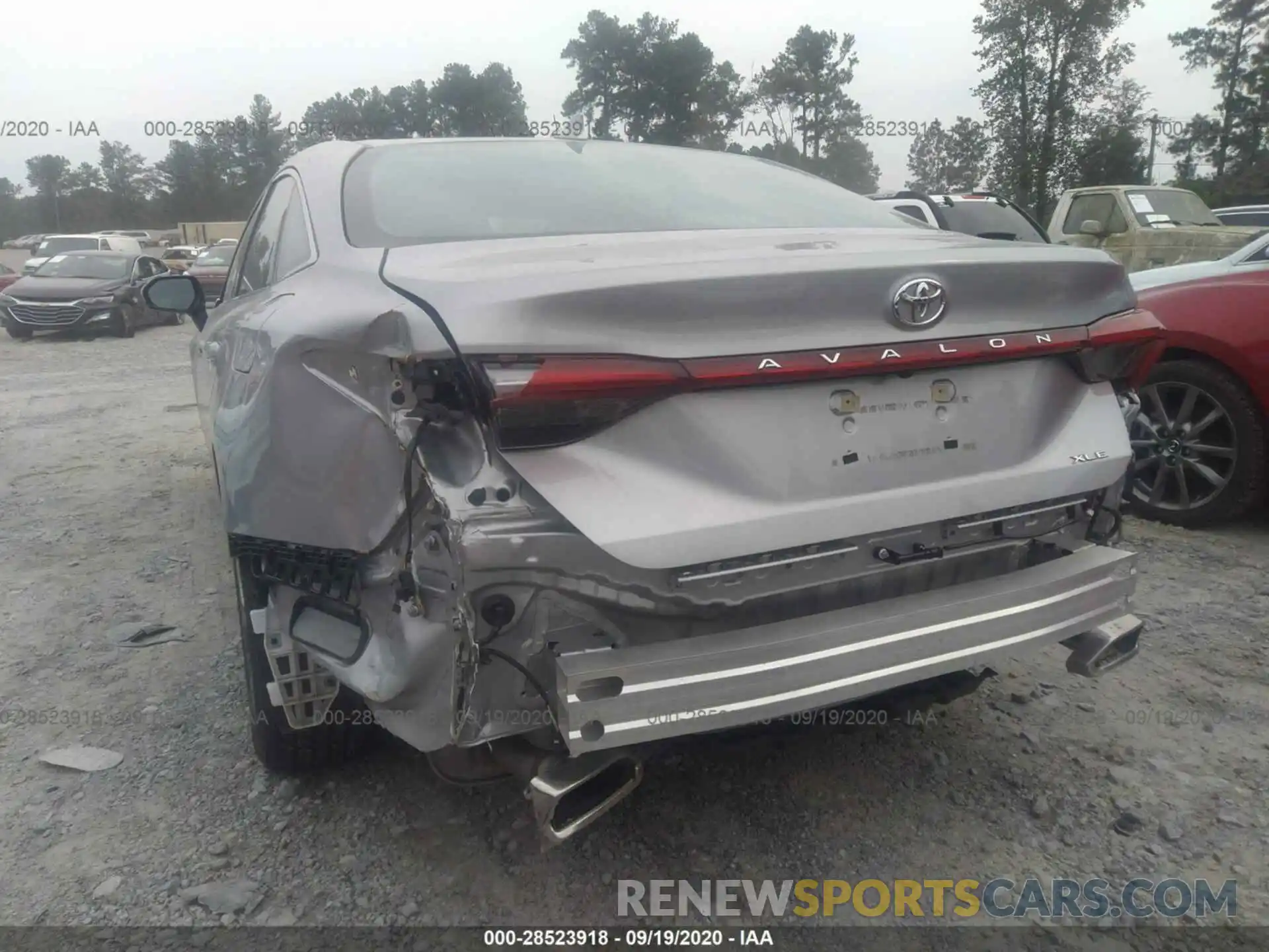 6 Photograph of a damaged car 4T1JZ1FB8LU050209 TOYOTA AVALON 2020