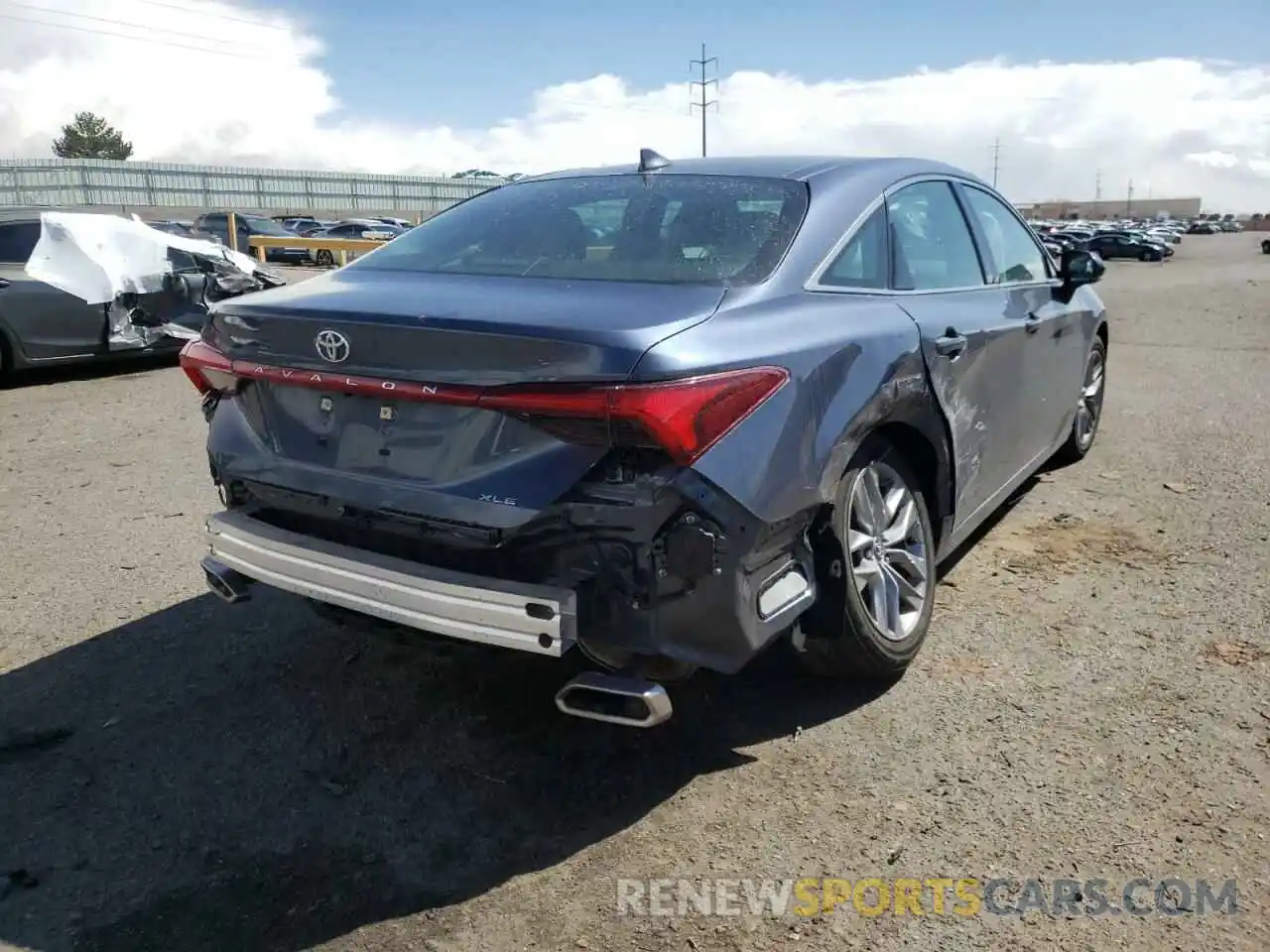 4 Photograph of a damaged car 4T1JZ1FB9LU045021 TOYOTA AVALON 2020