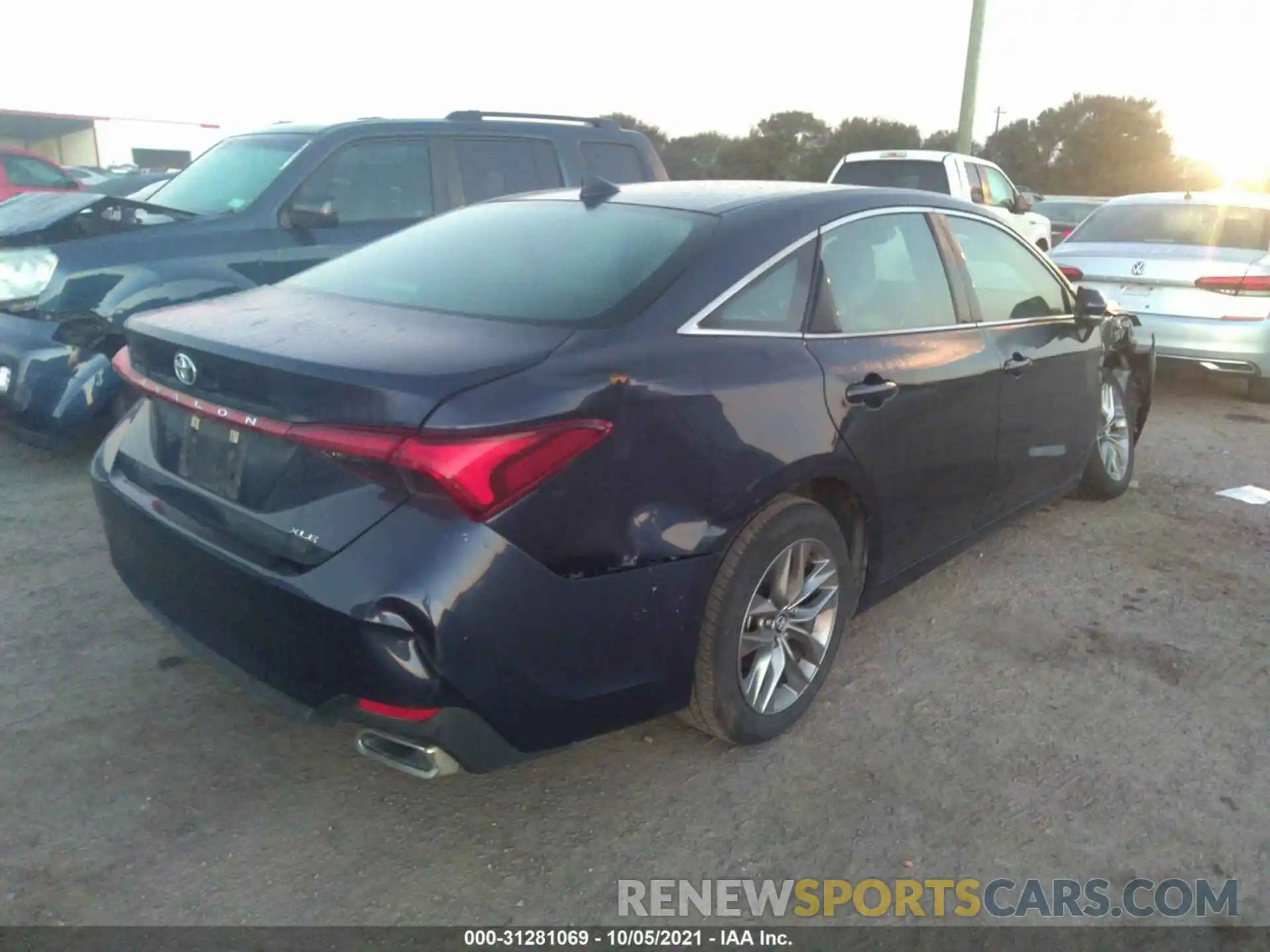 4 Photograph of a damaged car 4T1JZ1FB9LU049375 TOYOTA AVALON 2020