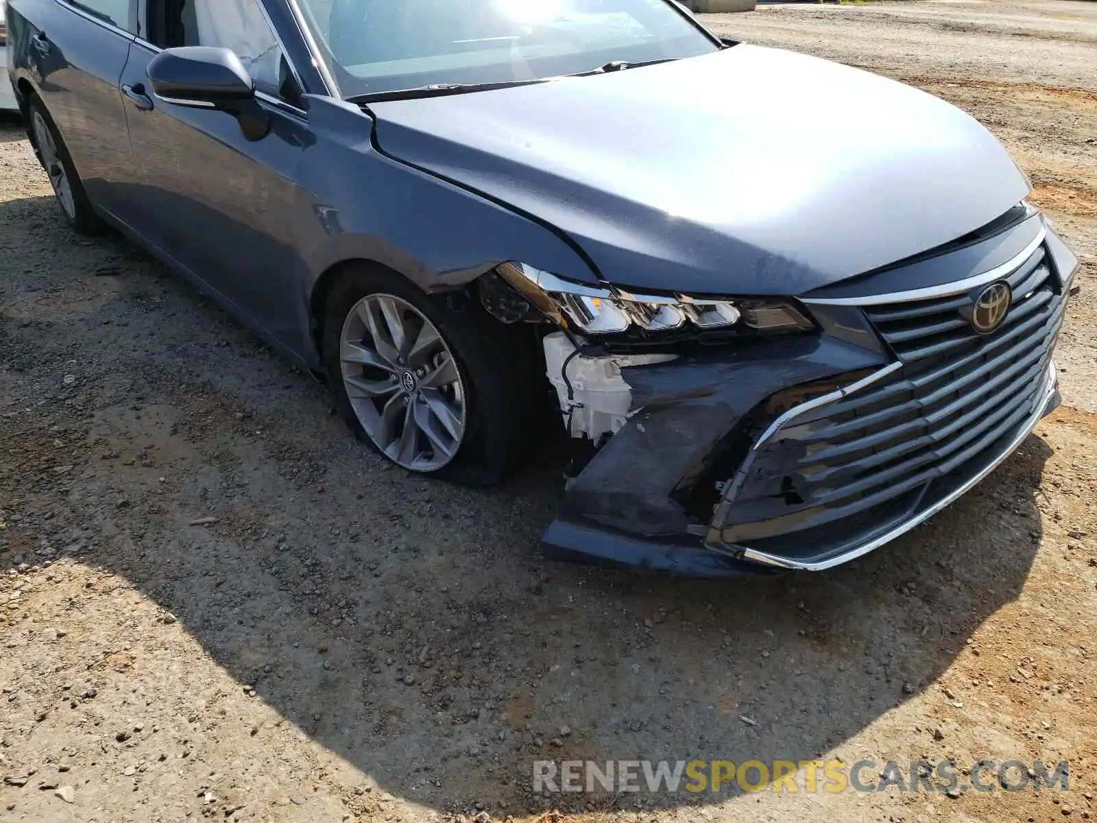 9 Photograph of a damaged car 4T1JZ1FBXLU050017 TOYOTA AVALON 2020