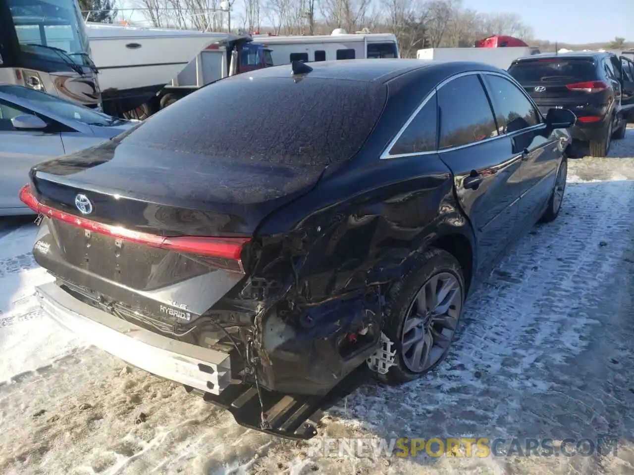 4 Photograph of a damaged car 4T1AA1AB0MU007306 TOYOTA AVALON 2021