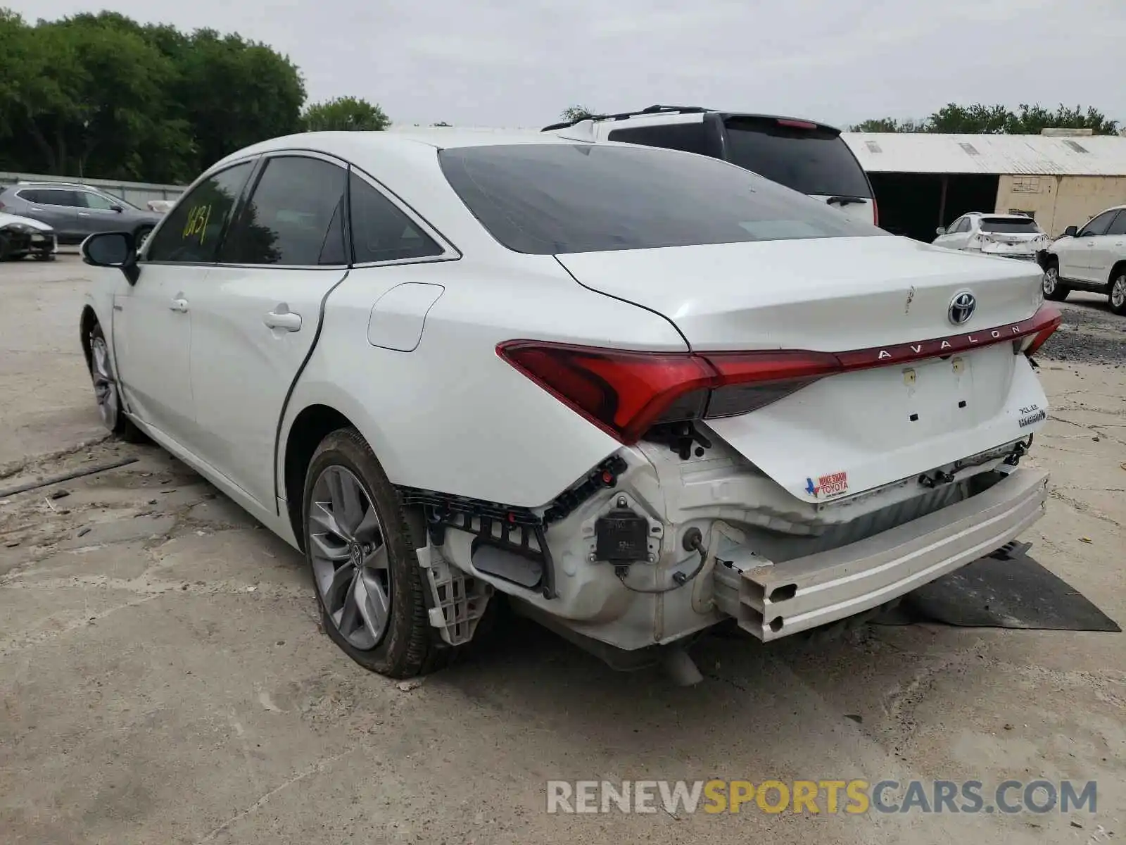 3 Photograph of a damaged car 4T1AA1AB4MU003212 TOYOTA AVALON 2021