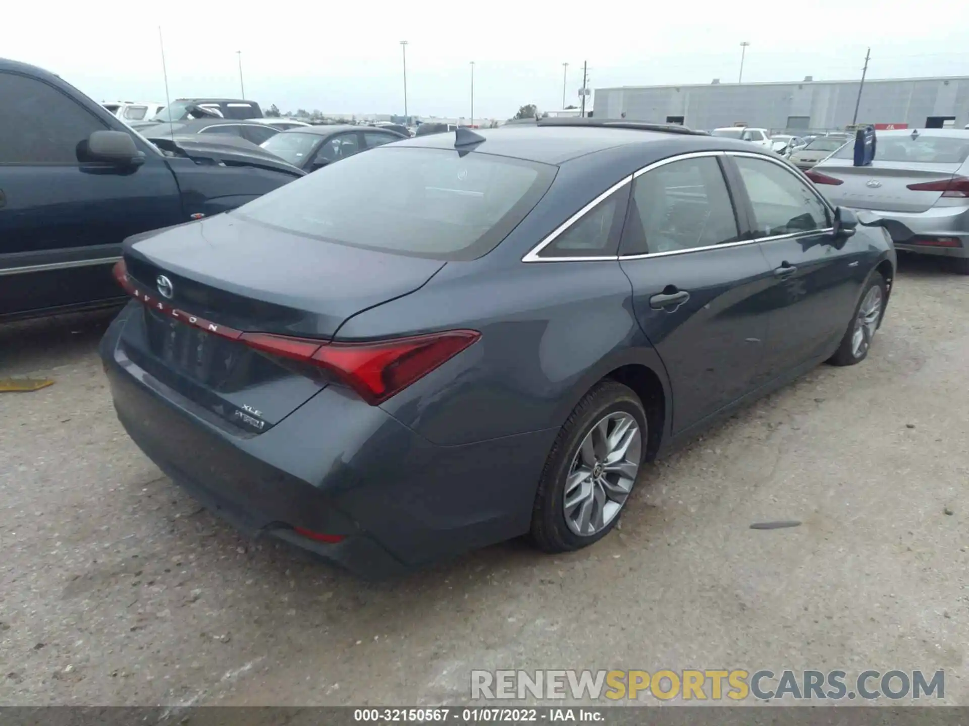 4 Photograph of a damaged car 4T1AA1AB8MU009708 TOYOTA AVALON 2021